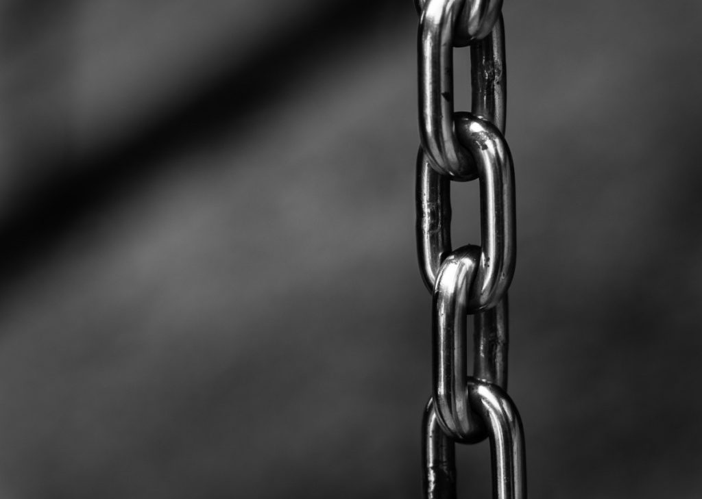 blur chains chrome